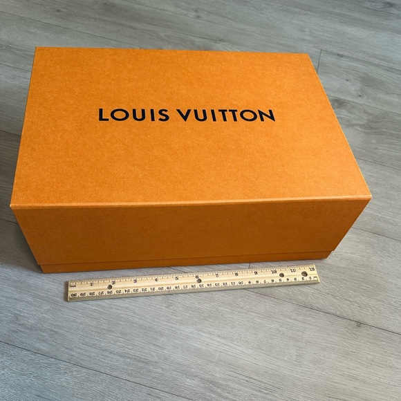 Louis Vuitton gift box - Picture 1 of 8